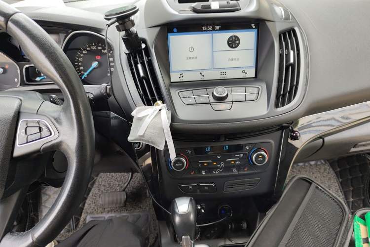 Used Ford Kuga 2017 EcoBoost 180 Two-Wheel-Drive Luxury Wing Edition Audio And AC Panel