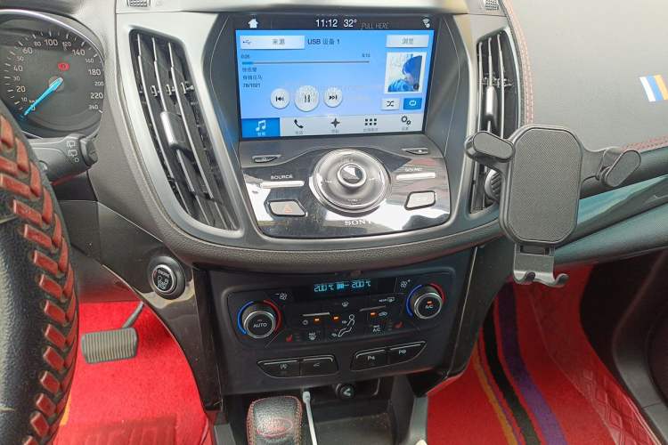 Used Ford Kuga 2017 EcoBoost 245 Four-Wheel-Drive Sport Model Audio And AC Panel