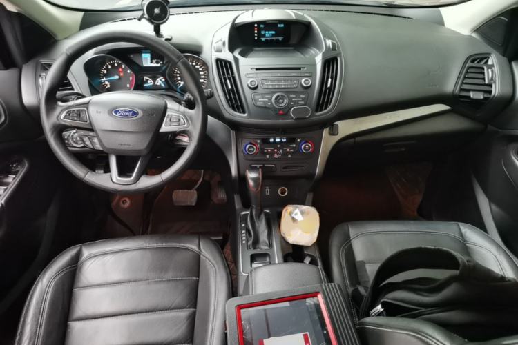 Used Ford Kuga 2017 EcoBoost 180 Two-Wheel-Drive Platinum Edition Center Console