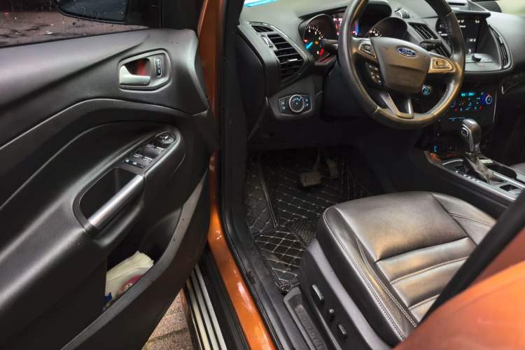 Used Ford Kuga 2017 EcoBoost 180 Two-Wheel-Drive Luxury Wing Edition Driver Seat