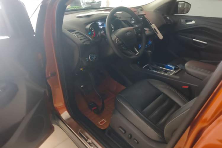 Used Ford Kuga 2017 EcoBoost 180 Two-Wheel-Drive Luxury Wing Edition Driver Seat