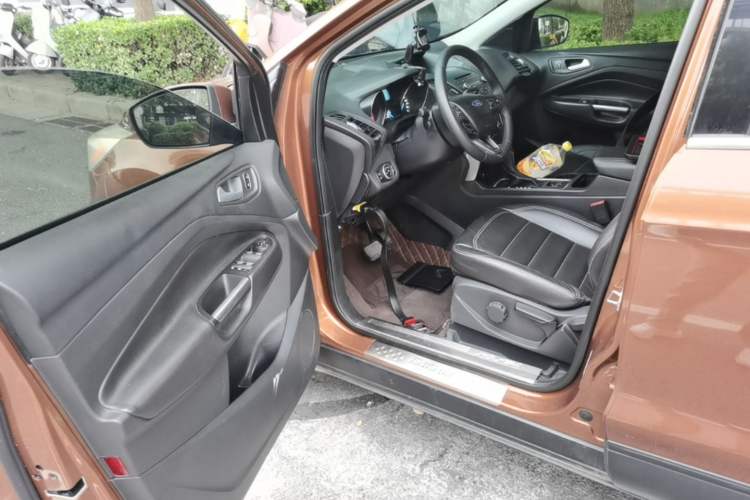 Used Ford Kuga 2017 EcoBoost 180 Two-Wheel-Drive Platinum Edition Driver Seat