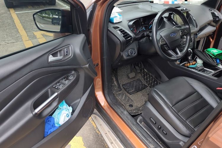 Used Ford Kuga 2017 EcoBoost 180 Two-Wheel-Drive Luxury Wing Edition Driver Seat