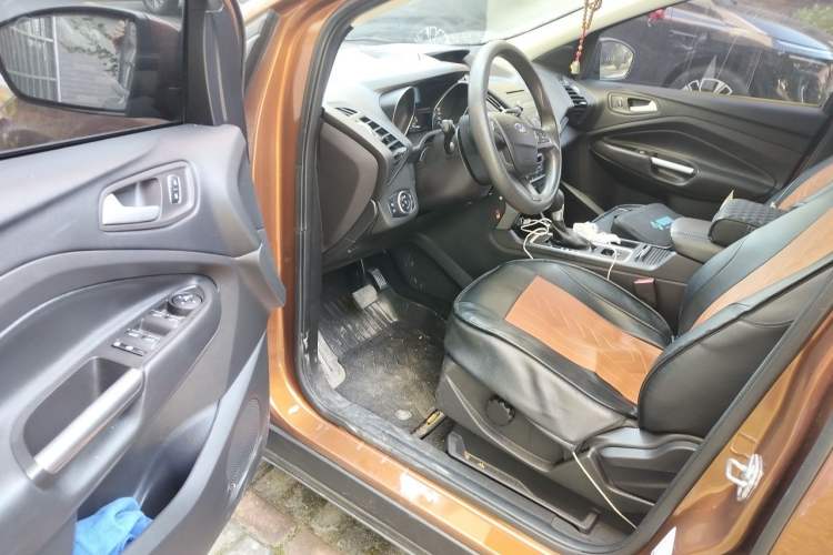 Used Ford Kuga 2017 EcoBoost 180 Two-Wheel-Drive Elite Trim Driver Seat