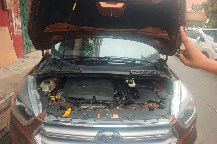 Used Ford Kuga 2017 EcoBoost 180 Two-Wheel-Drive Tiger Leap Model Engine Bay