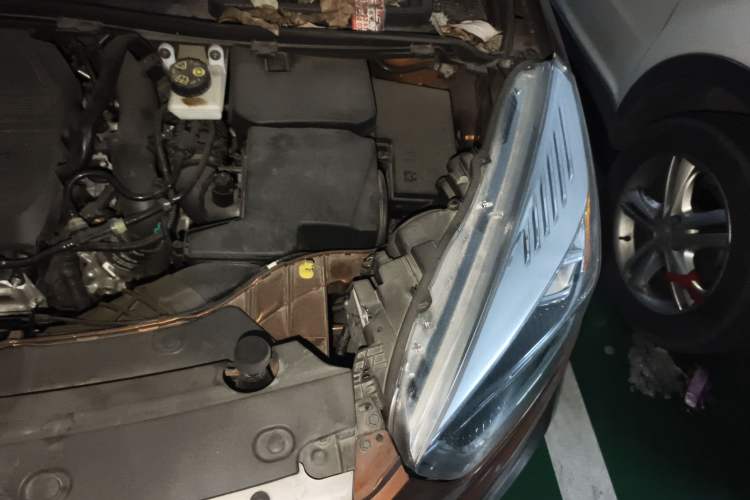 Used Ford Kuga 2017 EcoBoost 180 Two-Wheel-Drive Tiger Leap Model Engine Bay Left
