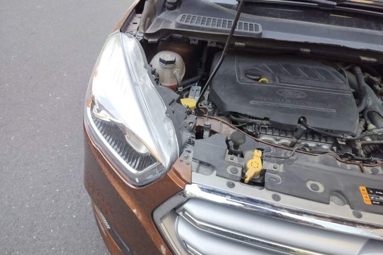 Used Ford Kuga 2017 EcoBoost 180 Two-Wheel-Drive Elite Trim Engine Bay Right