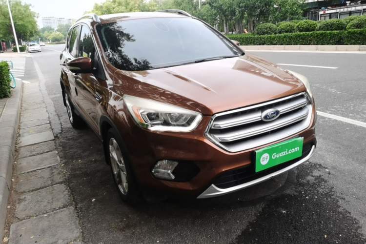 Used Ford Kuga 2017 EcoBoost 180 Two-Wheel-Drive Platinum Edition Front Right 45 Deg