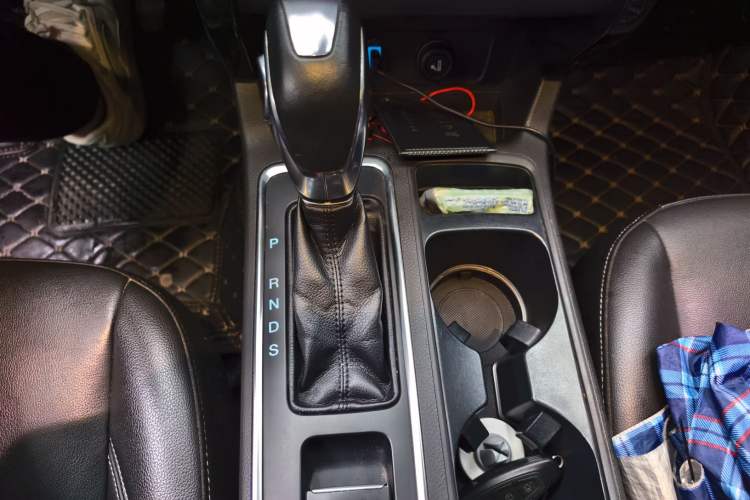 Used Ford Kuga 2017 EcoBoost 180 Two-Wheel-Drive Luxury Wing Edition Gear Lever