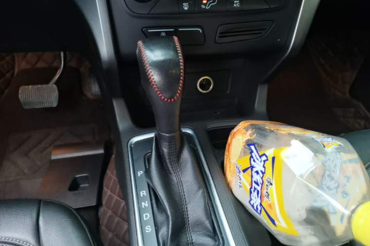 Used Ford Kuga 2017 EcoBoost 180 Two-Wheel-Drive Platinum Edition Gear Lever