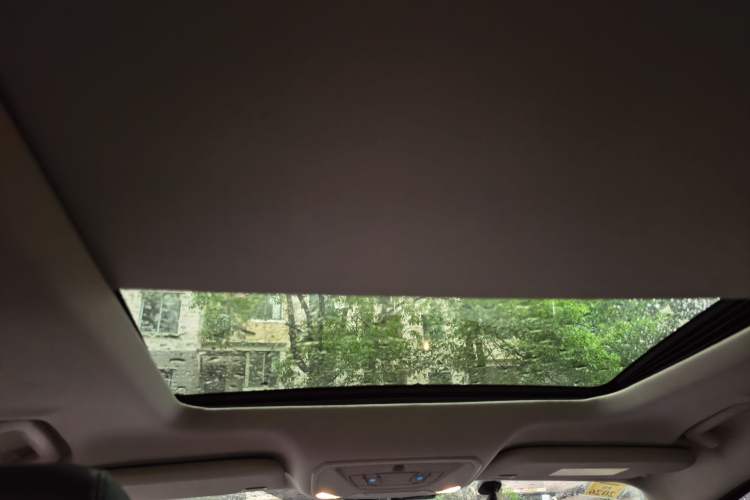Used Ford Kuga 2017 EcoBoost 180 Two-Wheel-Drive Luxury Wing Edition Headliner