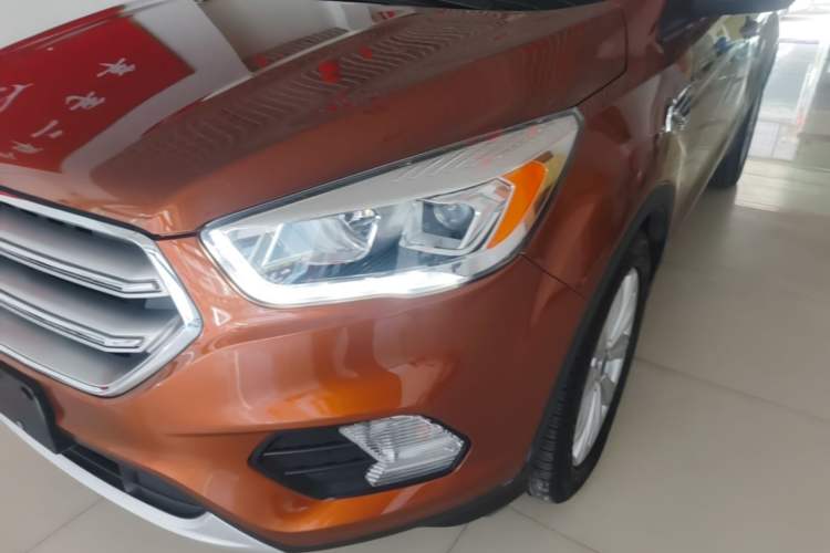 Used Ford Kuga 2017 EcoBoost 180 Two-Wheel-Drive Luxury Wing Edition Left Front Headlight
