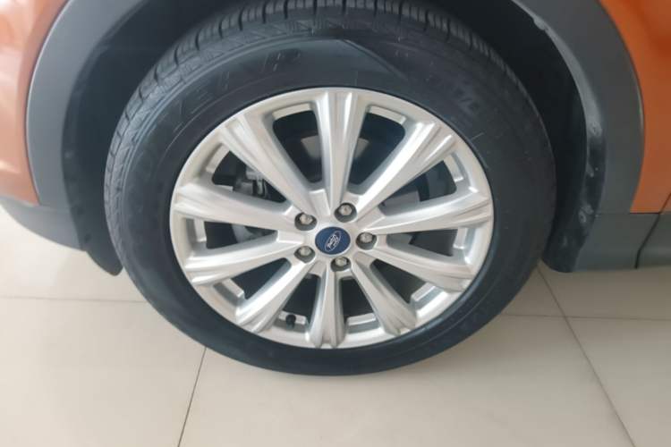 Used Ford Kuga 2017 EcoBoost 180 Two-Wheel-Drive Luxury Wing Edition Left Front Wheel Hub