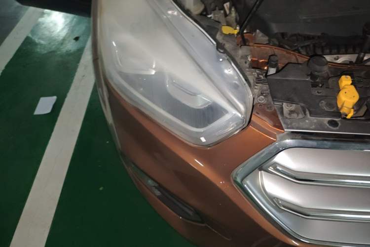 Used Ford Kuga 2017 EcoBoost 180 Two-Wheel-Drive Elite Trim Right Front Headlight