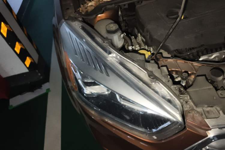 Used Ford Kuga 2017 EcoBoost 180 Two-Wheel-Drive Tiger Leap Model Right Front Headlight