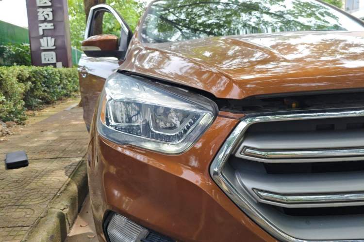 Used Ford Kuga 2017 EcoBoost 180 Two-Wheel-Drive Elite Trim Right Front Headlight