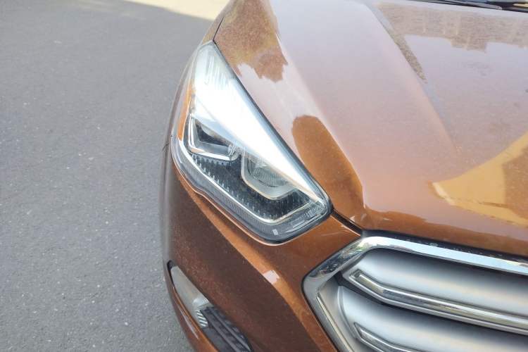 Used Ford Kuga 2017 EcoBoost 180 Two-Wheel-Drive Elite Trim Right Front Headlight