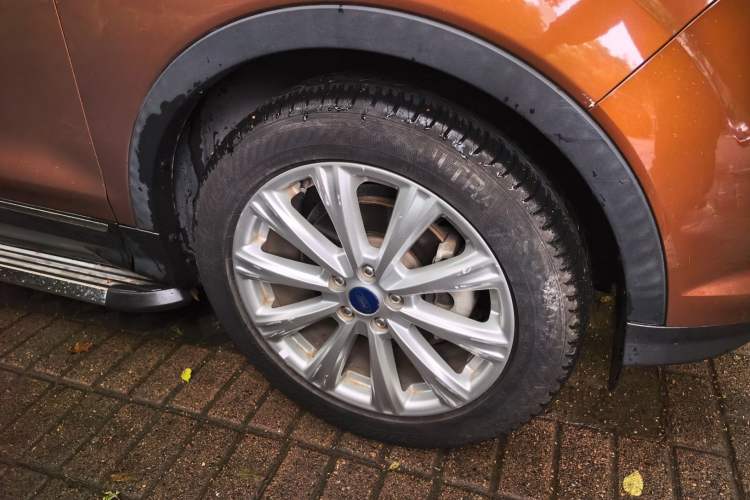 Used Ford Kuga 2017 EcoBoost 180 Two-Wheel-Drive Luxury Wing Edition Right Front Wheel Hub