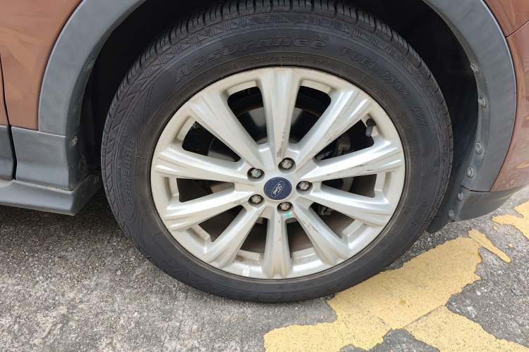 Used Ford Kuga 2017 EcoBoost 180 Two-Wheel-Drive Luxury Wing Edition Right Front Wheel Hub