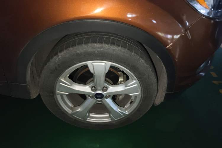 Used Ford Kuga 2017 EcoBoost 180 Two-Wheel-Drive Tiger Leap Model Right Front Wheel Hub