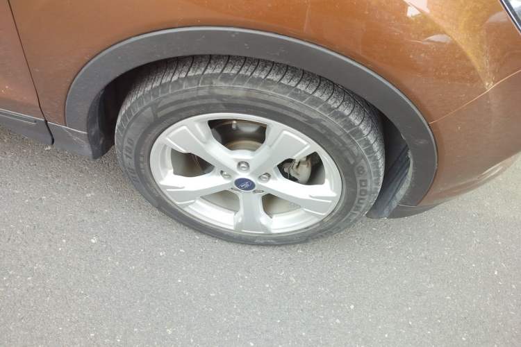 Used Ford Kuga 2017 EcoBoost 180 Two-Wheel-Drive Elite Trim Right Front Wheel Hub