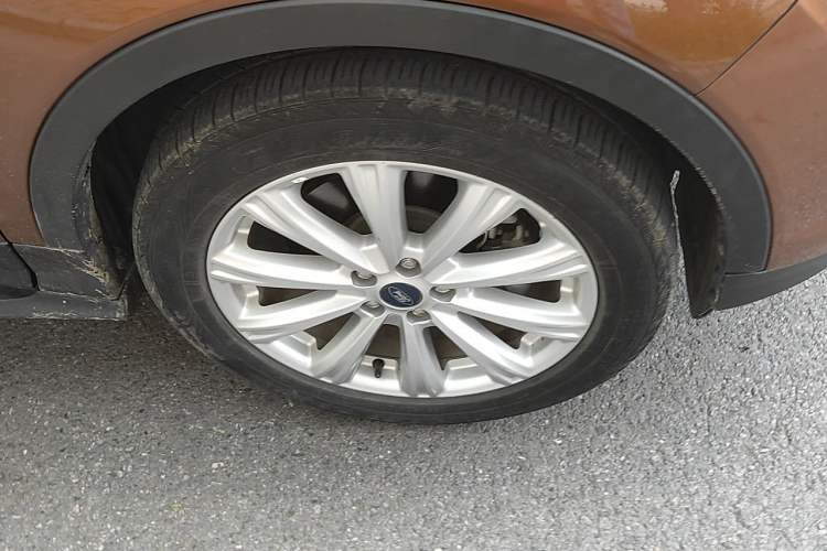 Used Ford Kuga 2017 EcoBoost 180 Four-Wheel Drive Luxury Wing Model Right Front Wheel Hub