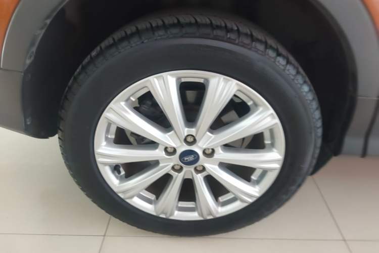 Used Ford Kuga 2017 EcoBoost 180 Two-Wheel-Drive Luxury Wing Edition Right Rear Wheel Hub