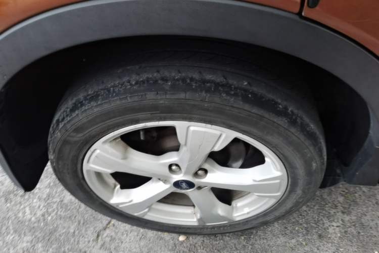 Used Ford Kuga 2017 EcoBoost 180 Two-Wheel-Drive Platinum Edition Right Rear Wheel Hub