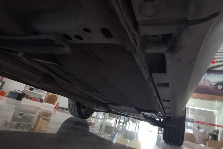 Used Ford Kuga 2017 EcoBoost 180 Two-Wheel-Drive Luxury Wing Edition Right Side Sill