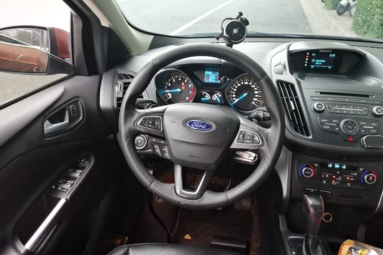 Used Ford Kuga 2017 EcoBoost 180 Two-Wheel-Drive Platinum Edition Steering Wheel