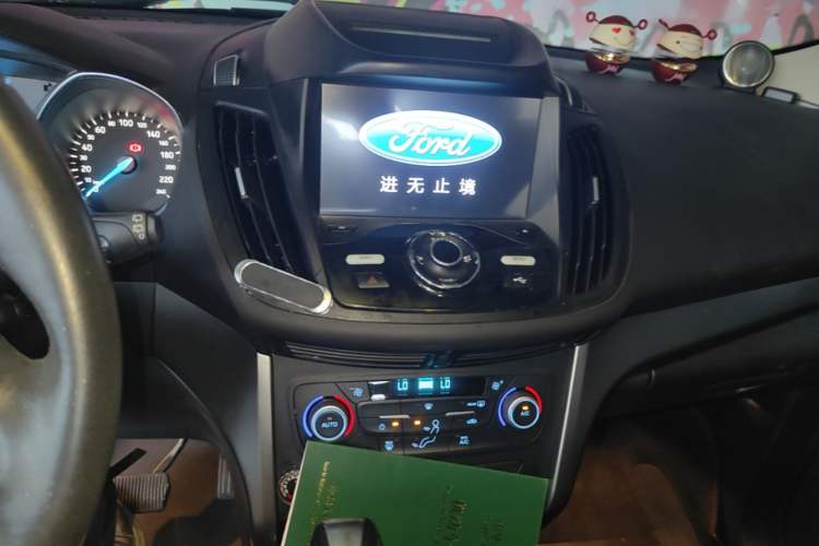 Used Ford Kuga 2017 EcoBoost 180 Two-Wheel-Drive Tiger Leap Model Audio And AC Panel
