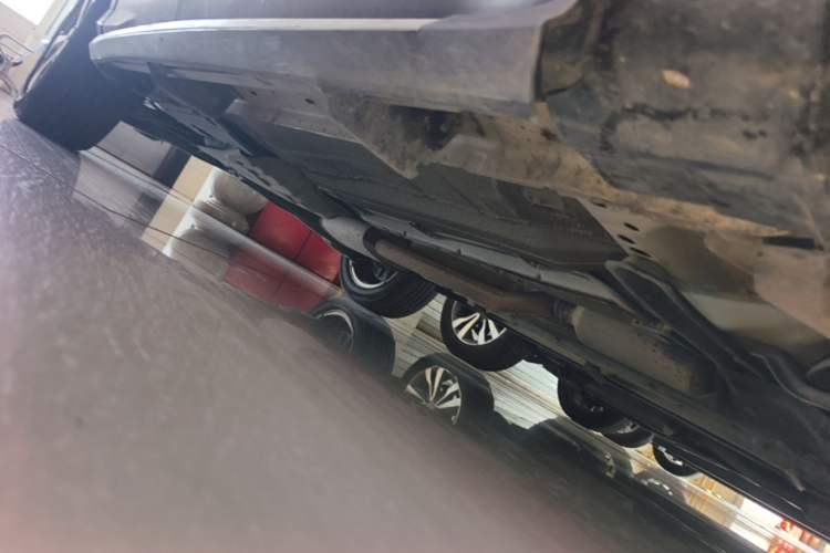 Used Ford Kuga 2017 EcoBoost 180 Two-Wheel-Drive Tiger Leap Model Chassis Front Right