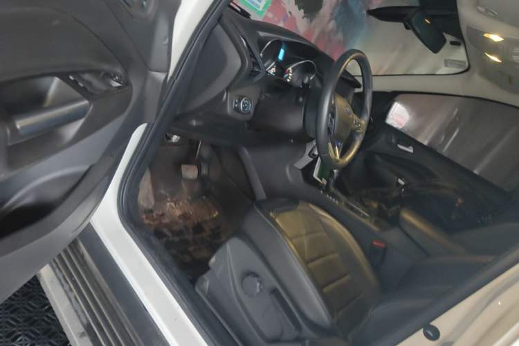 Used Ford Kuga 2017 EcoBoost 180 Two-Wheel-Drive Tiger Leap Model Driver Seat
