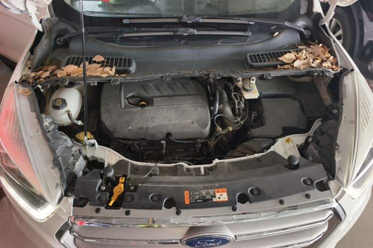 Used Ford Kuga 2017 EcoBoost 180 Two-Wheel-Drive Tiger Leap Model Engine Bay