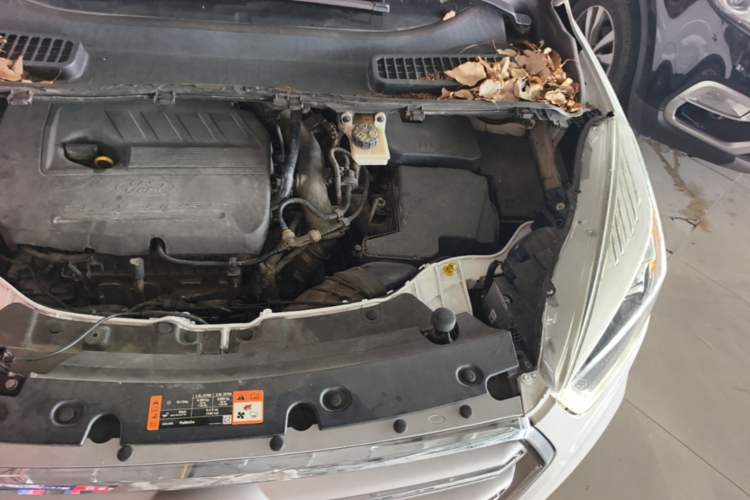 Used Ford Kuga 2017 EcoBoost 180 Two-Wheel-Drive Tiger Leap Model Engine Bay Left