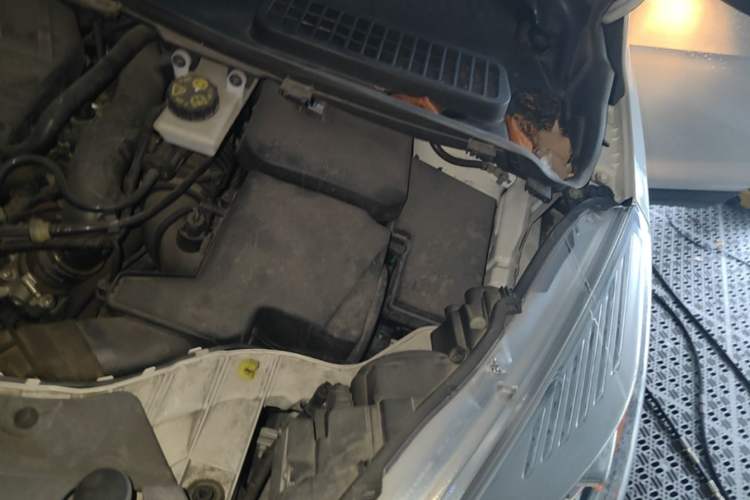 Used Ford Kuga 2017 EcoBoost 180 Two-Wheel-Drive Tiger Leap Model Engine Bay Left