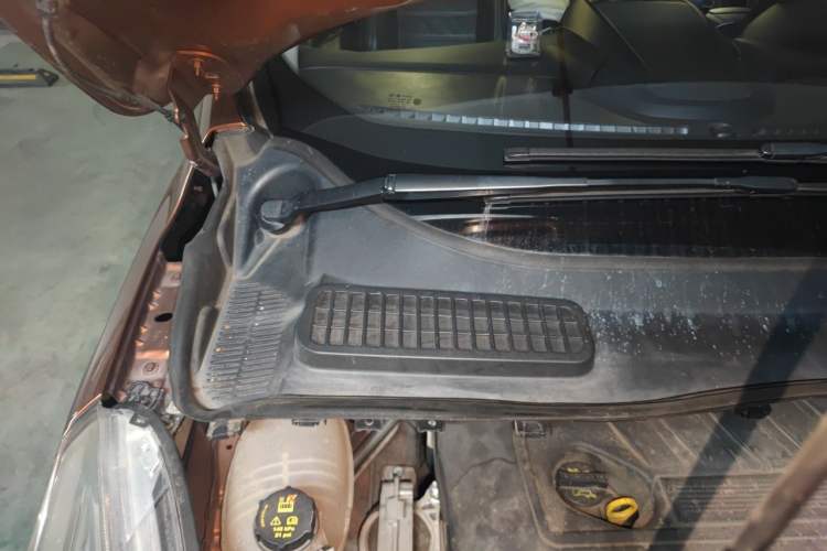 Used Ford Kuga 2017 EcoBoost 180 Two-Wheel-Drive Luxury Wing Edition Engine Bay Right