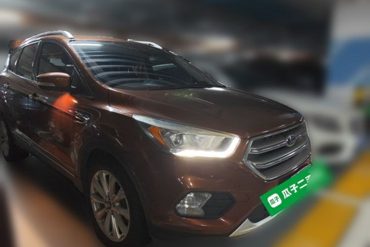 Used Ford Kuga 2017 EcoBoost 180 Two-Wheel-Drive Luxury Wing Edition Front Right 45 Deg