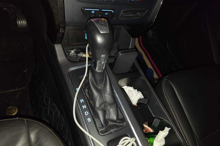 Used Ford Kuga 2017 EcoBoost 180 Two-Wheel-Drive Luxury Wing Edition Gear Lever