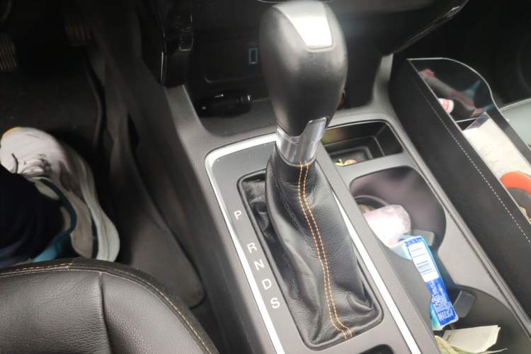 Used Ford Kuga 2017 EcoBoost 245 Four-Wheel-Drive Sport Model Gear Lever