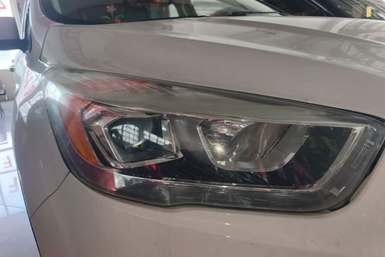Used Ford Kuga 2017 EcoBoost 180 Two-Wheel-Drive Tiger Leap Model Right Front Headlight