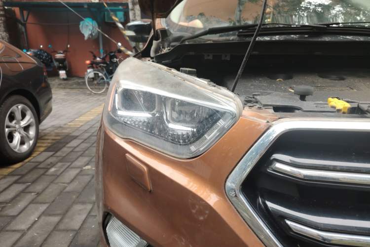 Used Ford Kuga 2017 EcoBoost 245 Four-Wheel-Drive Sport Model Right Front Headlight