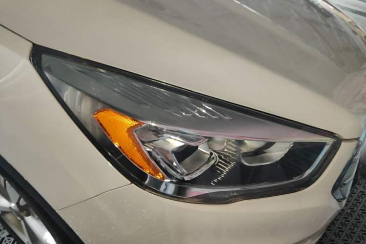 Used Ford Kuga 2017 EcoBoost 180 Two-Wheel-Drive Tiger Leap Model Right Front Headlight