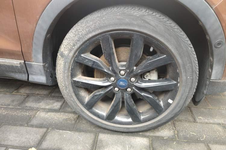 Used Ford Kuga 2017 EcoBoost 245 Four-Wheel-Drive Sport Model Right Front Wheel Hub