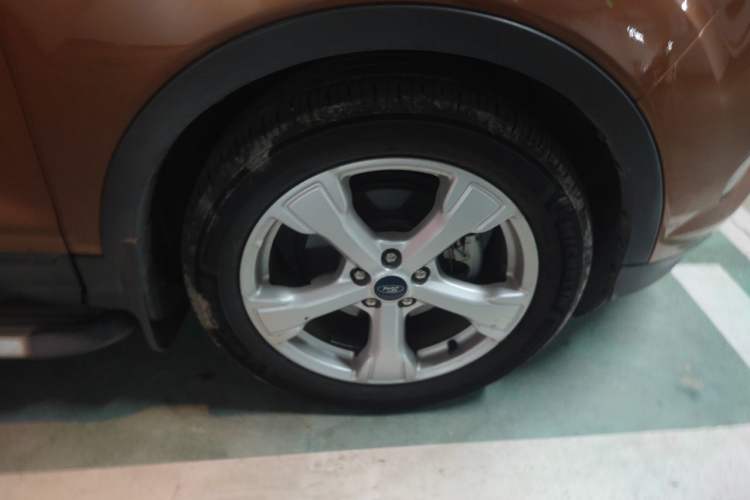Used Ford Kuga 2017 EcoBoost 180 Two-Wheel-Drive Luxury Wing Edition Right Front Wheel Hub