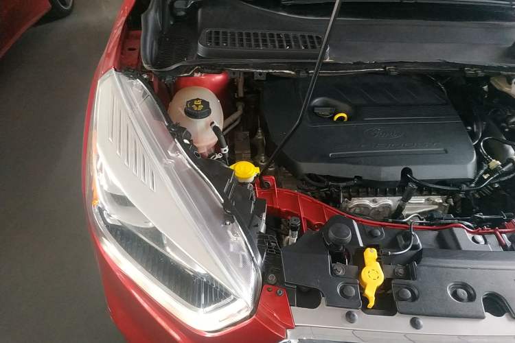 Used Ford Kuga 2017 EcoBoost 180 Two-Wheel-Drive Elite Trim Engine Bay Right