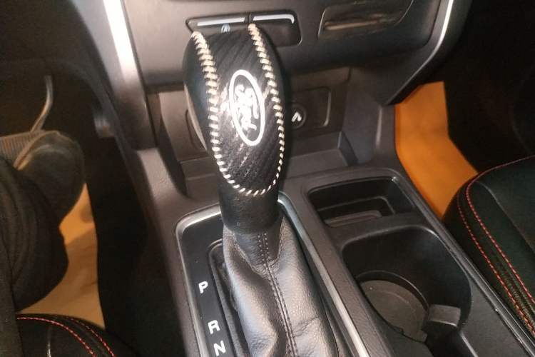 Used Ford Kuga 2017 EcoBoost 180 Two-Wheel-Drive Elite Trim Gear Lever