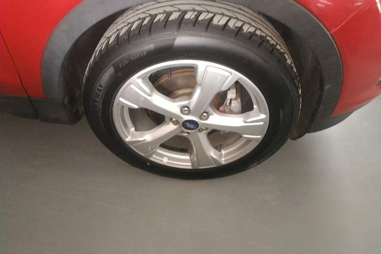 Used Ford Kuga 2017 EcoBoost 180 Two-Wheel-Drive Elite Trim Right Front Wheel Hub