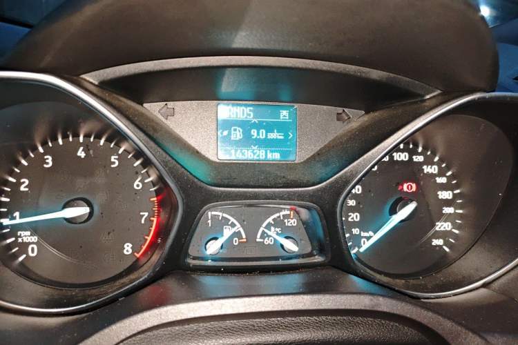 Used Ford Kuga 2017 EcoBoost 180 Two-Wheel-Drive Tiger Leap Model Odometer Close Up