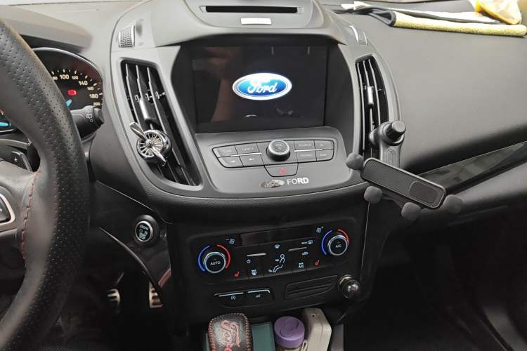 Used Ford Kuga 2017 EcoBoost 180 Two-Wheel-Drive Luxury Wing Edition Audio And AC Panel